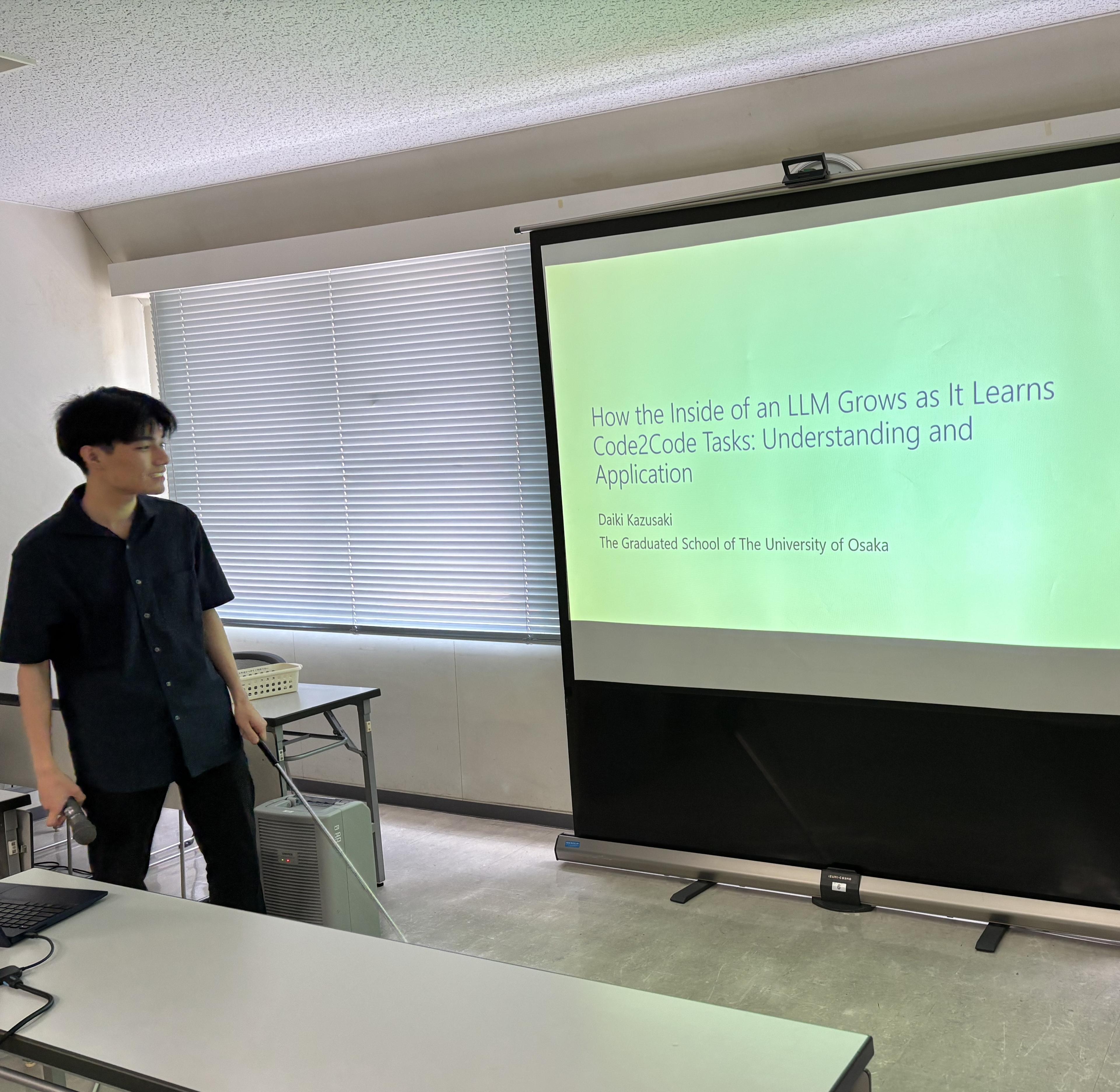 數﨑 大樹さんは、“How the Inside of an LLM Grows as It Learns Code2Code Tasks: Understanding and Application”というタイトルで発表しました。