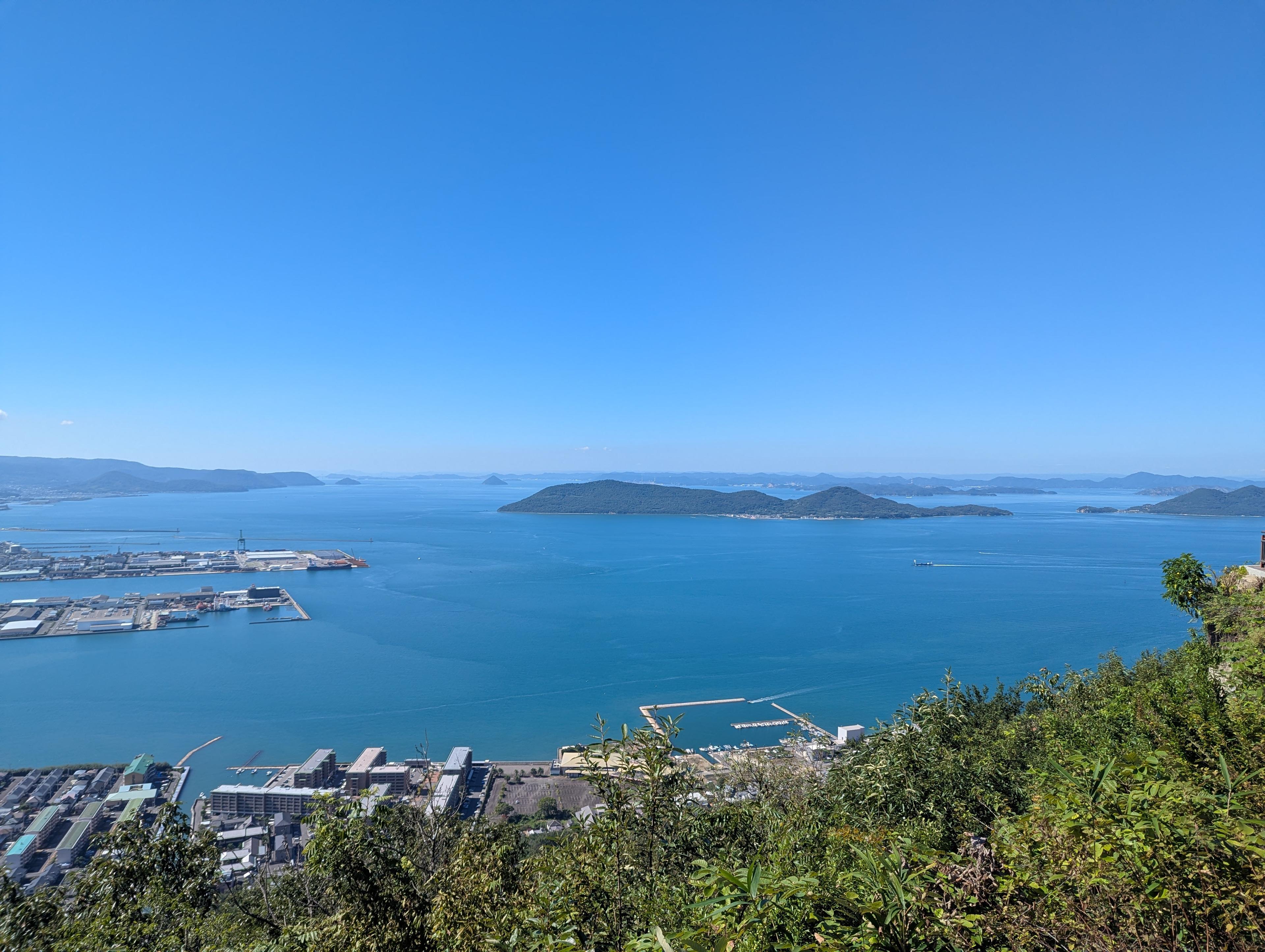 最後に屋島寺を参拝しました。屋島からは瀬戸内海のきれいな景色を眺めることができました。